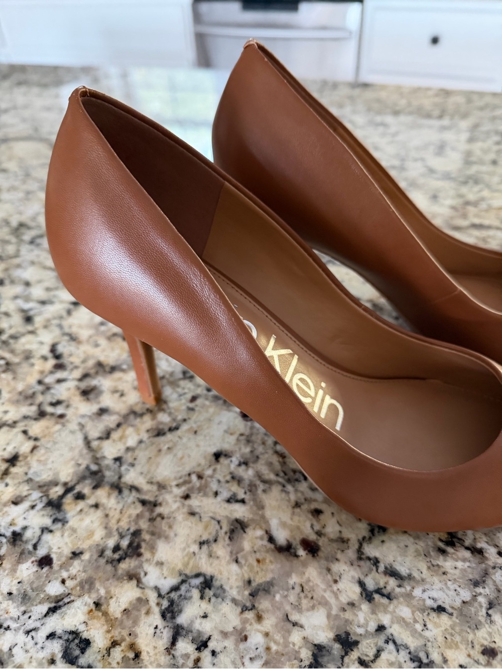 Calvin Klein Tan Pointed-Toe Leather Pumps - Picture 2 of 4